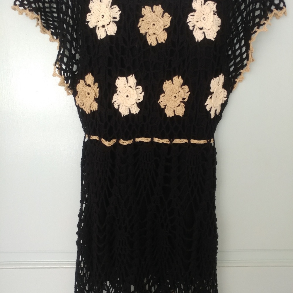 Crocheted Flower Tunic - Picture 3 of 4